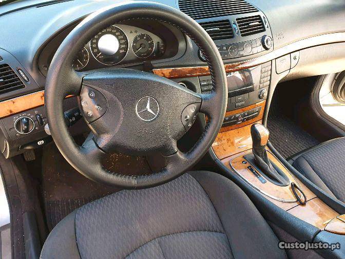Mercedes-Benz E 270 elegance Março/02 - à venda - Ligeiros