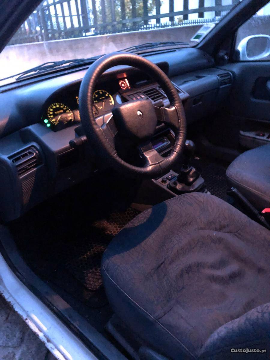 Renault Clio 1.9 van Maio/97 - à venda - Comerciais / Van,