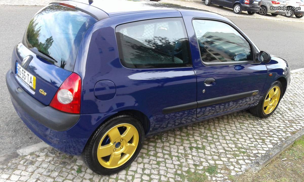 Renault Clio DCI  Fevereiro/02 - à venda - Ligeiros