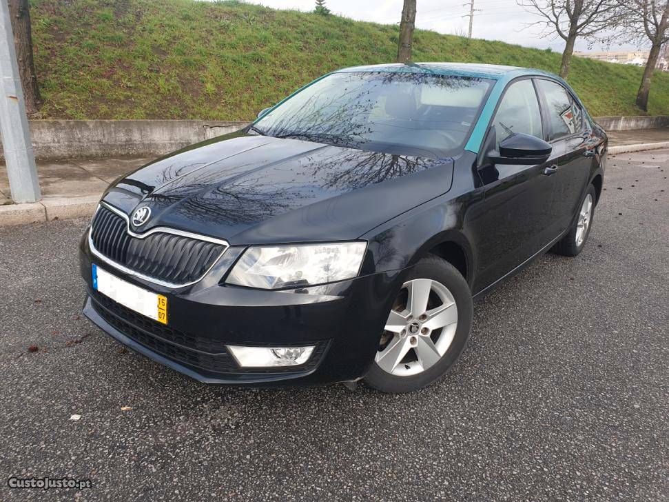 Skoda Octavia 1.6 TDI Elegance Julho/15 - à venda -