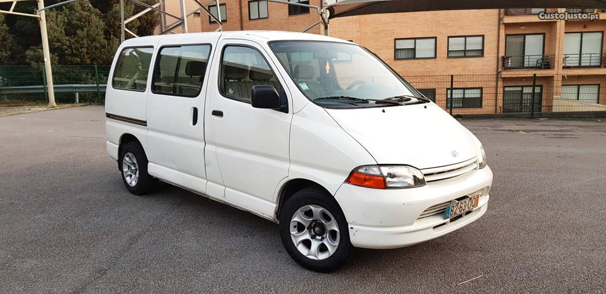 Toyota HiAce 2.4 D 9 Lugares Dezembro/99 - à venda -