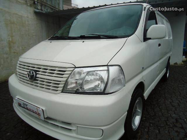 Toyota HiAce 2.5 D4D Fibrada Julho/07 - à venda -