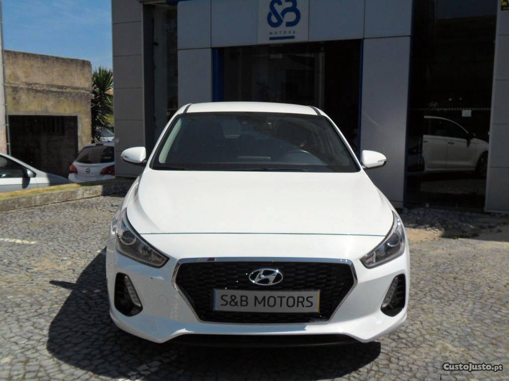 Hyundai i Crdi 110 Cv Outubro/17 - à venda - Ligeiros