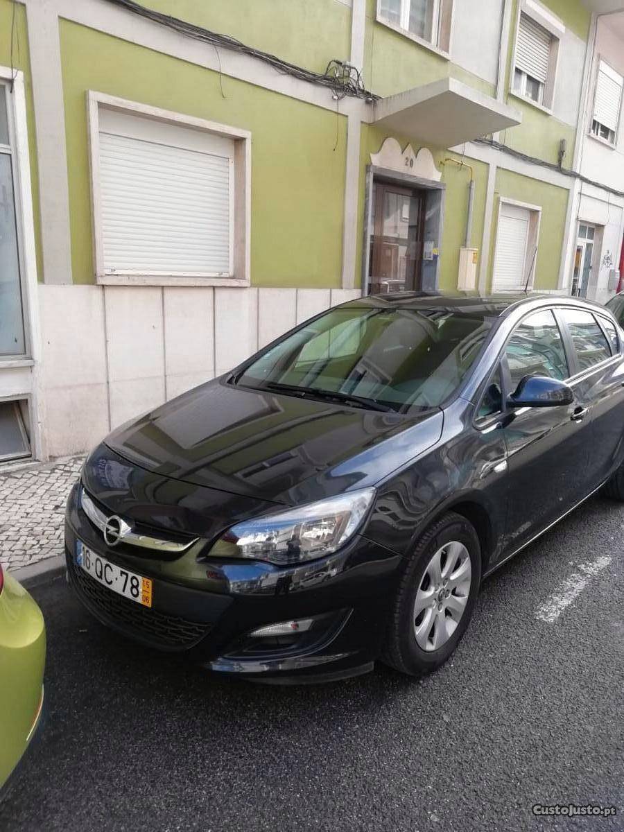 Opel Astra 1.3 Ctdi Enjoy Junho/15 - à venda - Ligeiros