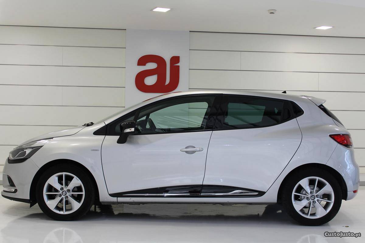 Renault Clio 0.9TCE LIMITED + GPS Fevereiro/17 - à venda -