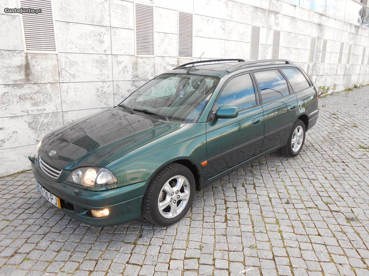 Toyota Avensis SW 1.6 I LINEA SOL Abril/00 - à venda -