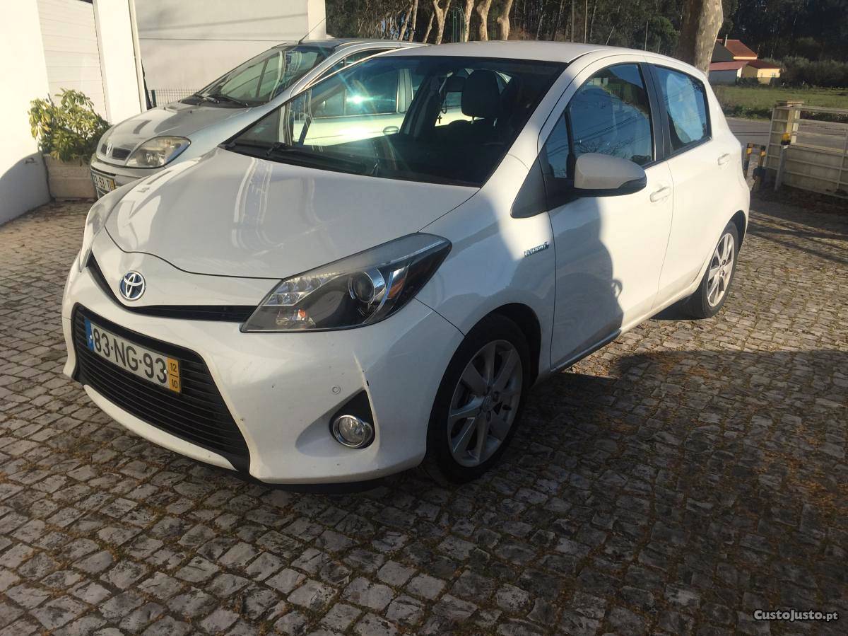 Toyota Yaris Hibrido/Gasolina Outubro/12 - à venda -