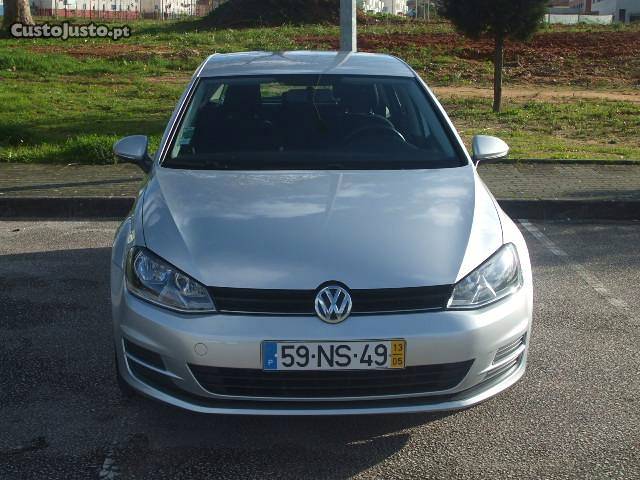 VW Golf 1.6 TDi BlueMotion Maio/13 - à venda - Ligeiros