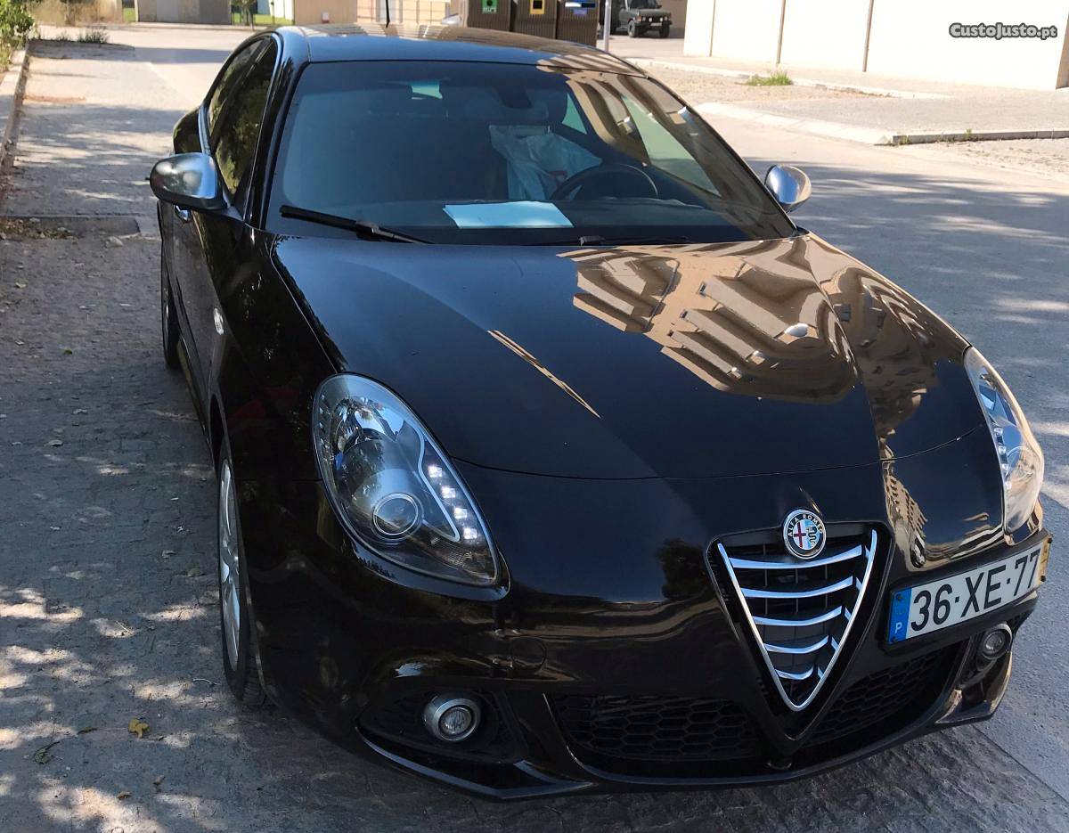 Alfa Romeo Giulietta 1.6 JTDM Março/14 - à venda -