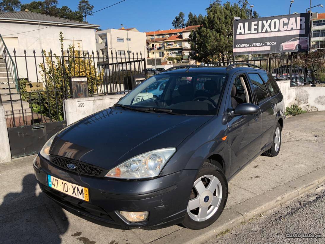 Ford Focus v 145MIL Maio/04 - à venda - Ligeiros