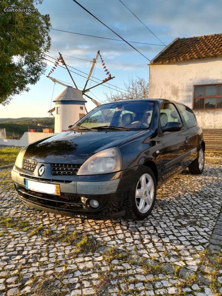 Renault Clio II 1.5 Dci 82CV Abril/03 - à venda - Ligeiros