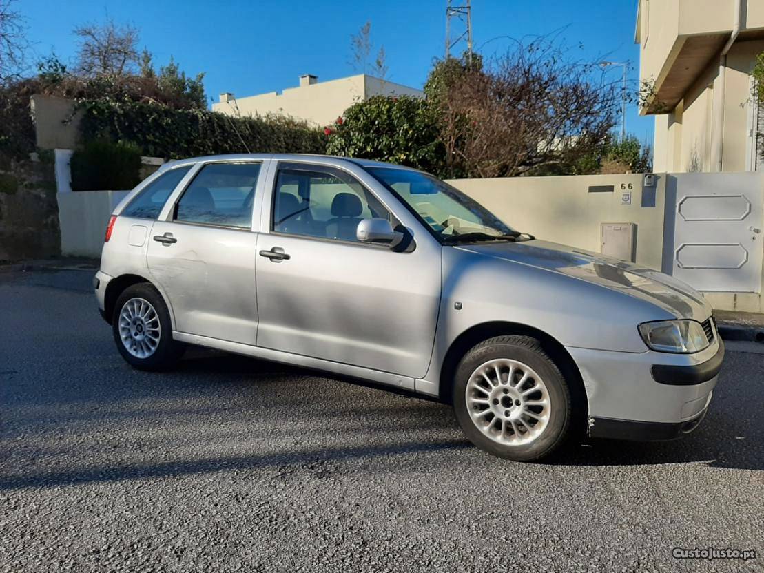 Seat Ibiza 1.0 5P Novembro/01 - à venda - Ligeiros