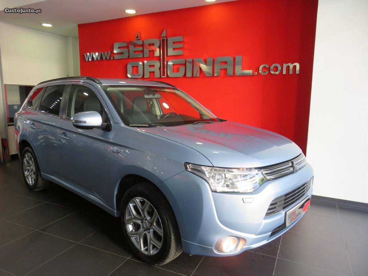 Mitsubishi Outlander 4WD PHEV EXECUTIVE Março/14 - à venda