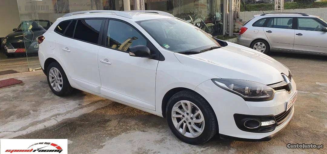 Renault Mégane SPORT TOURER 110 CV Junho/15 - à venda -