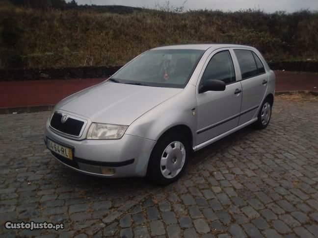 Skoda Fabia Gasolina Abril/01 - à venda - Ligeiros