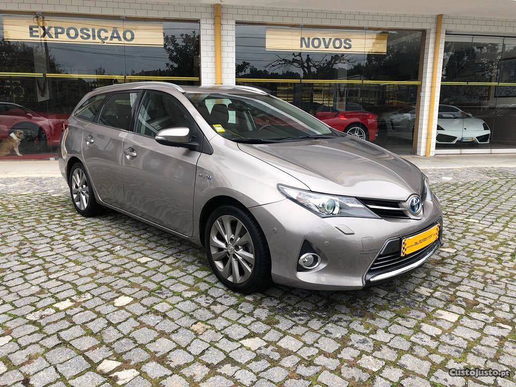 Toyota Auris TouringSports 1.8Hsd Março/15 - à venda -