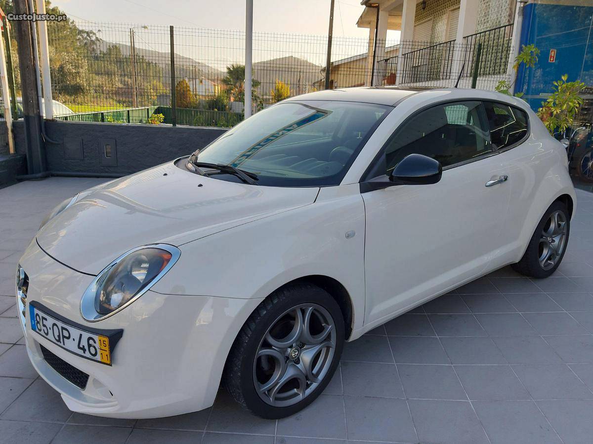 Alfa Romeo Mito Novembro/15 - à venda - Ligeiros