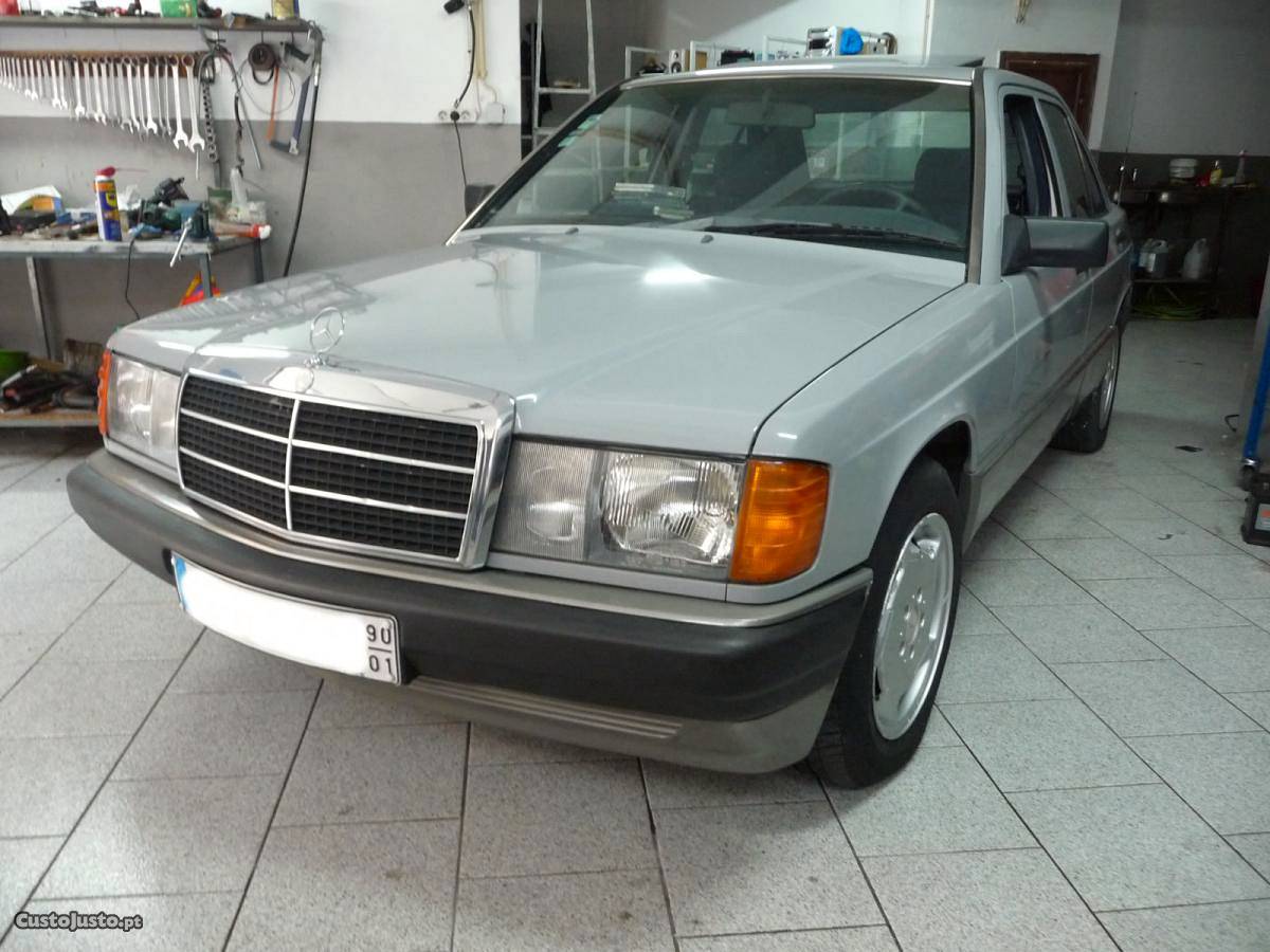 Mercedes-Benz 190 E 2.3 de  Janeiro/90 - à venda -