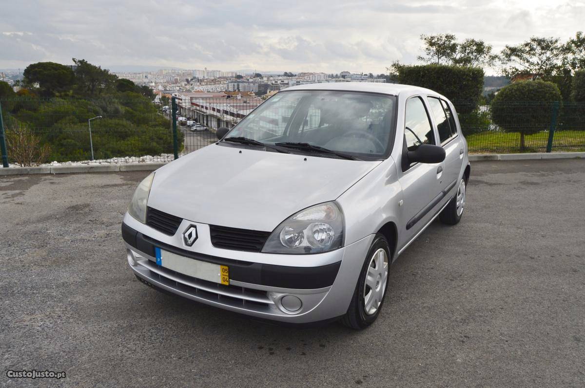 Renault Clio v A C Abril/05 - à venda - Ligeiros