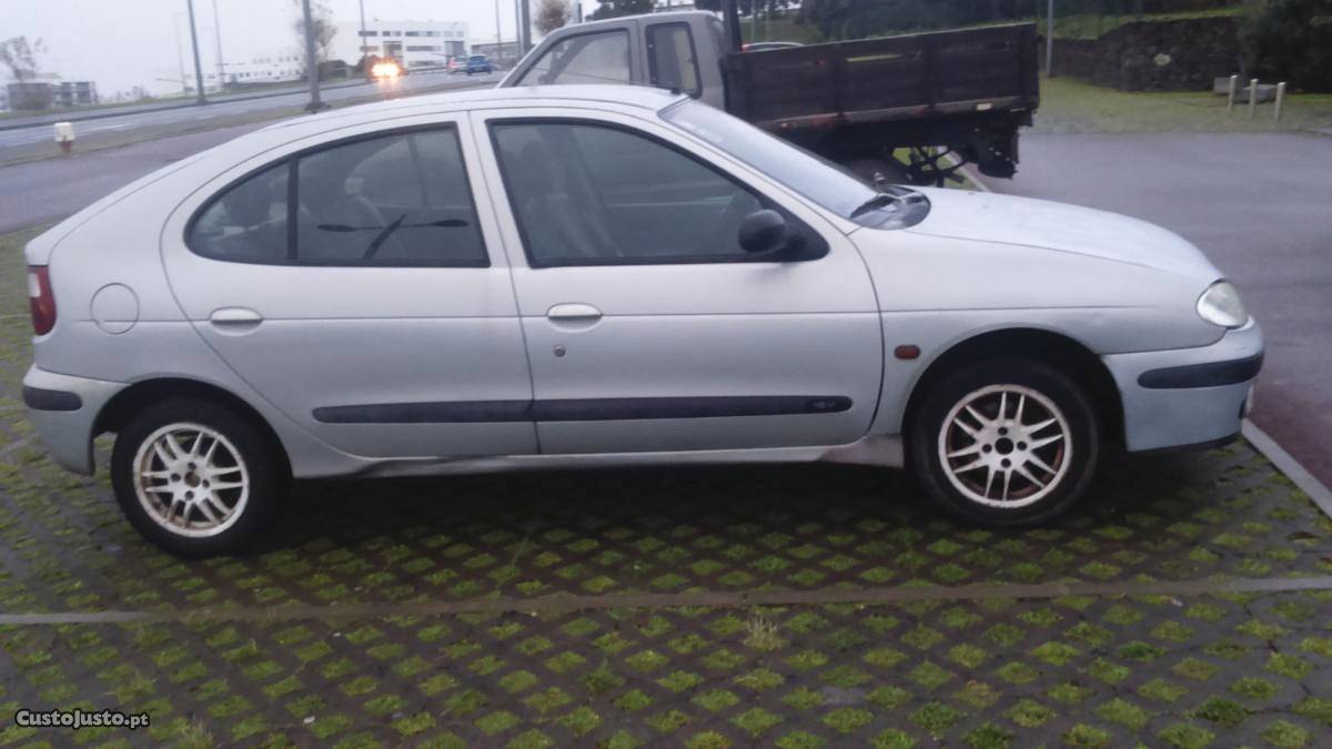 Renault Mégane Passageiros Dezembro/01 - à venda -