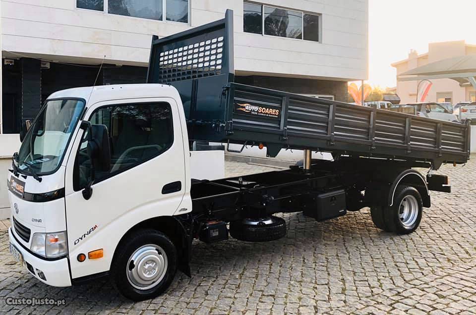 Toyota Dyna Basculante Junho/04 - à venda - Comerciais /