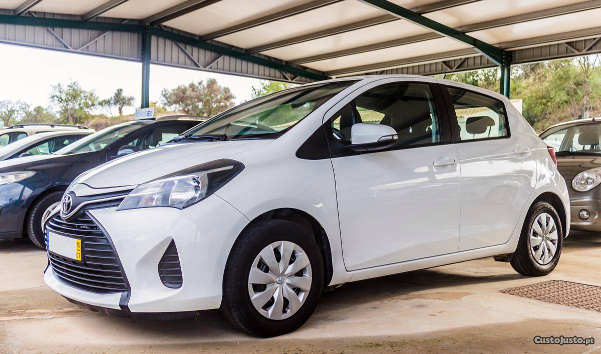 Toyota Yaris Gasolina Julho/15 - à venda - Ligeiros