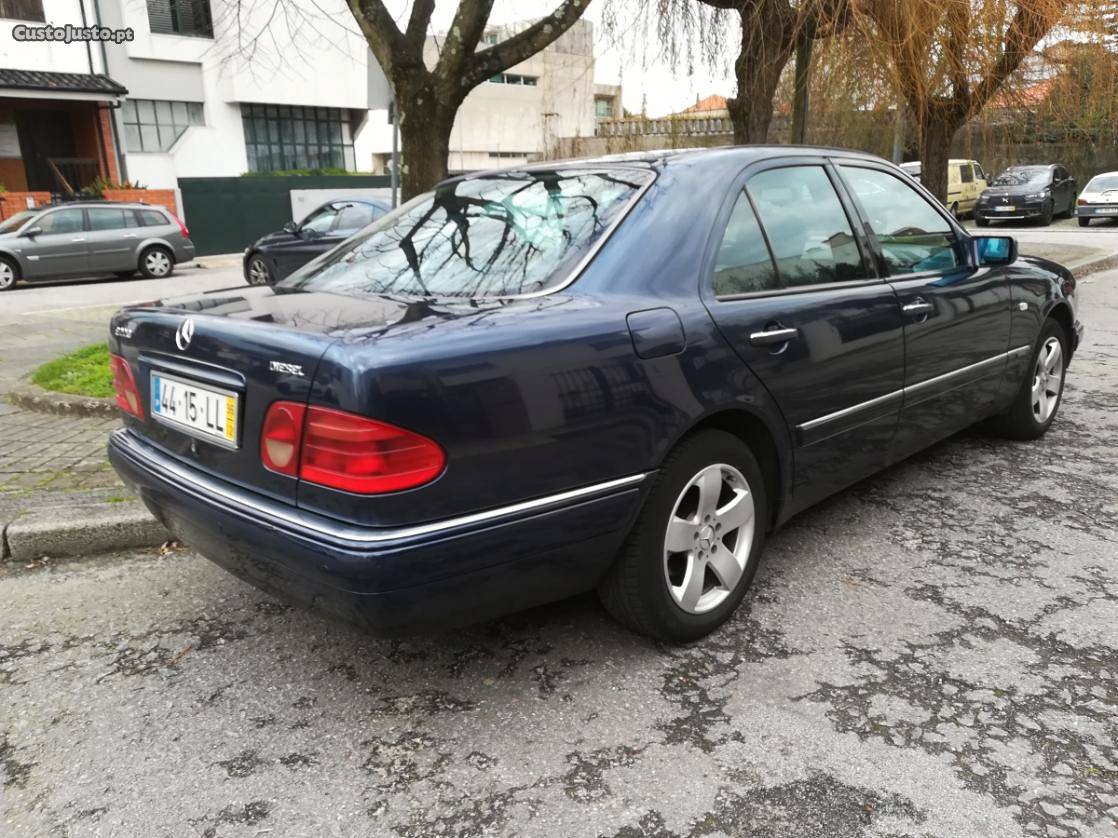 Mercedes-Benz E 220 Diesel A/C Dezembro/96 - à venda -