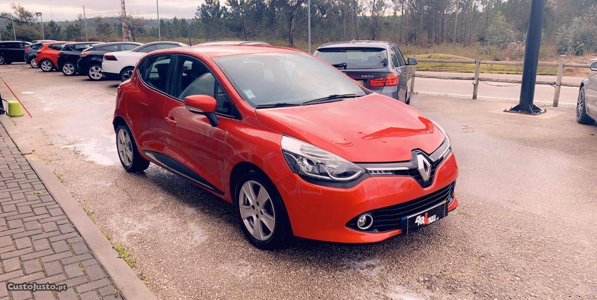 Renault Clio Limited Junho/15 - à venda - Ligeiros