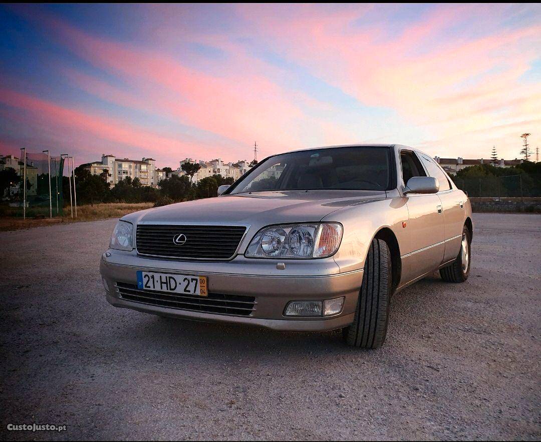 Lexus LS 400 V8 Abril/00 - à venda - Ligeiros Passageiros,