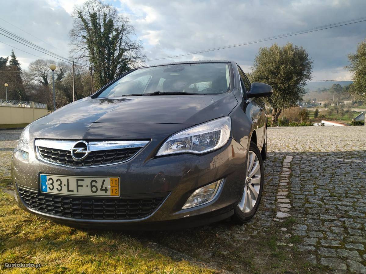 Opel Astra Gasóleo Dezembro/10 - à venda - Ligeiros