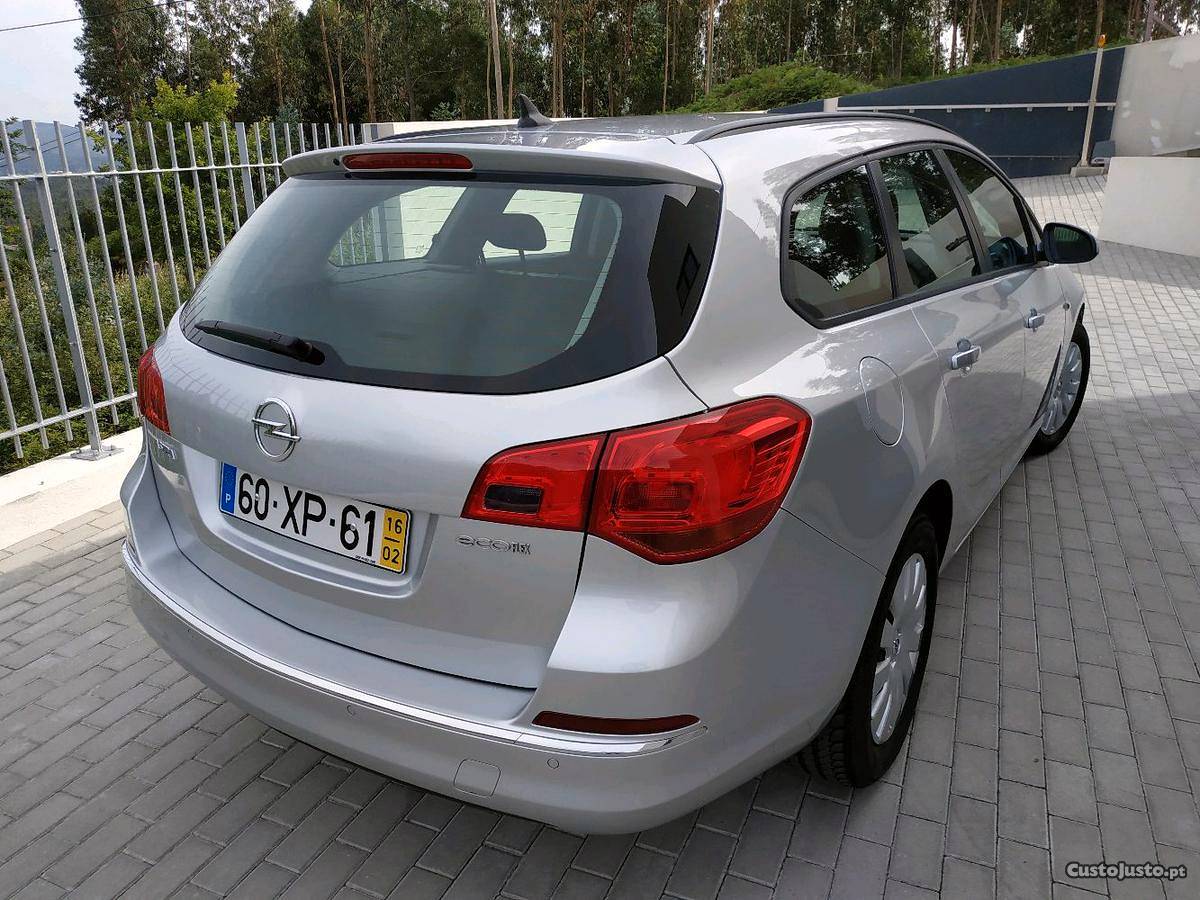 Opel Astra Sport Tourer Fevereiro/16 - à venda - Ligeiros