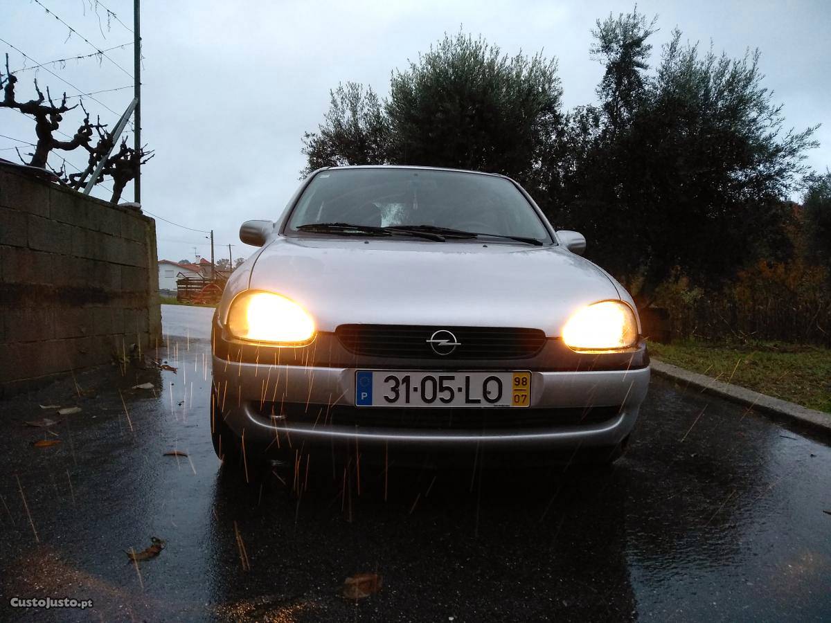 Opel Corsa  td Julho/98 - à venda - Ligeiros