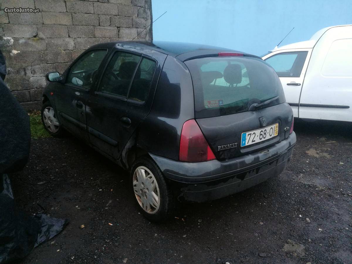 Renault Clio 1.9Diesel 5 lugares Novembro/99 - à venda -