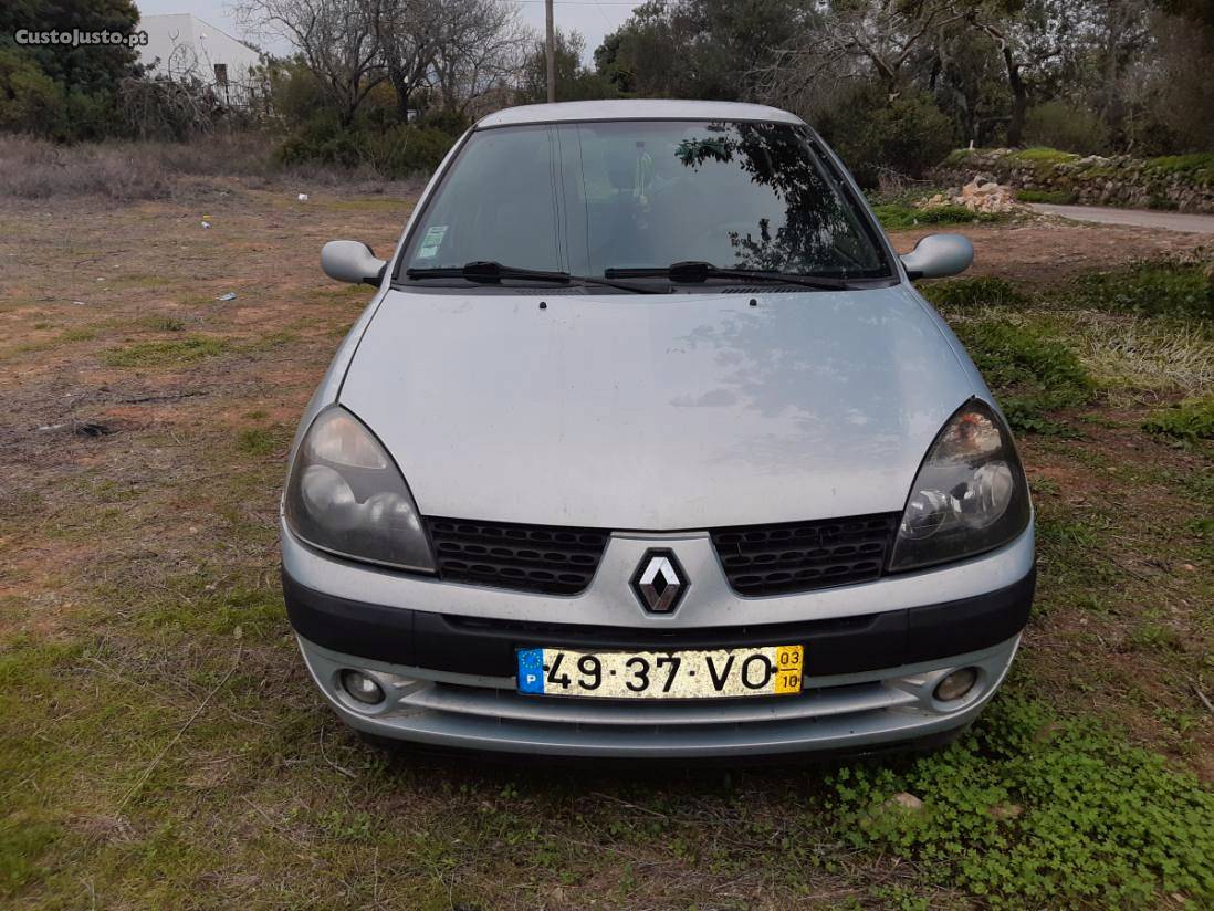 Renault Clio  de 5 lugares Setembro/04 - à venda -