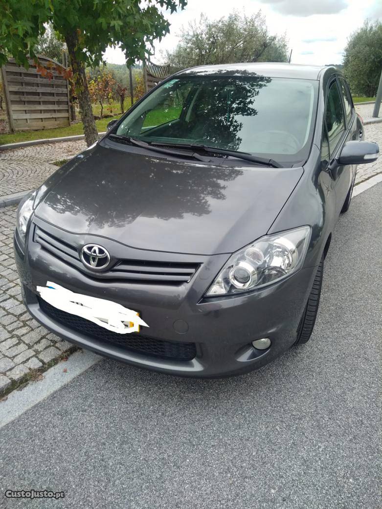 Toyota Auris 1.4 D4D Dezembro/10 - à venda - Ligeiros