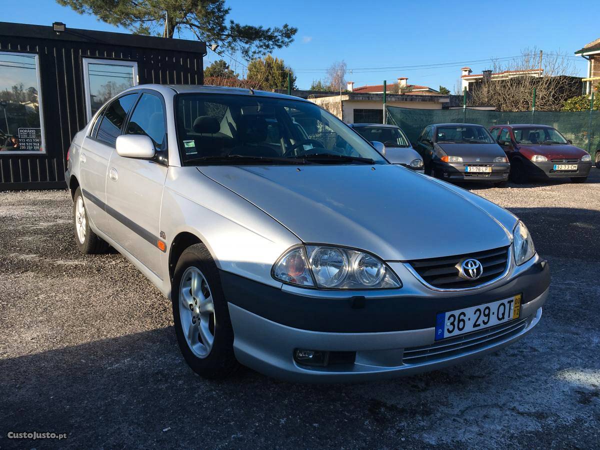 Toyota Avensis 2.0 D4D Sol 1 Dono Dezembro/00 - à venda -