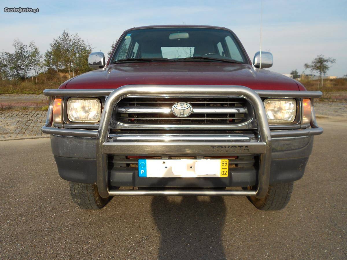 Toyota Hilux Tracker 4x4 SRS Fevereiro/00 - à venda -