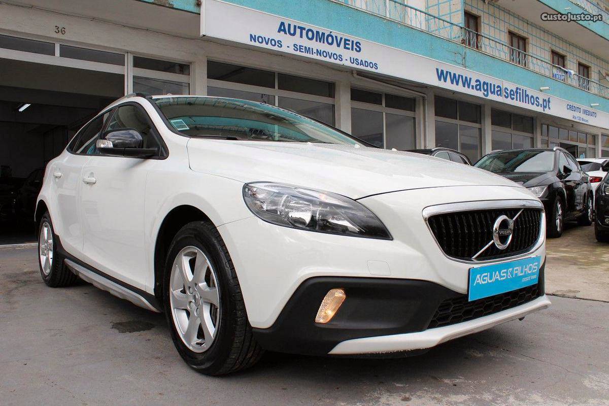 Volvo V40 Cross Country 2.0 D2 Março/18 - à venda -