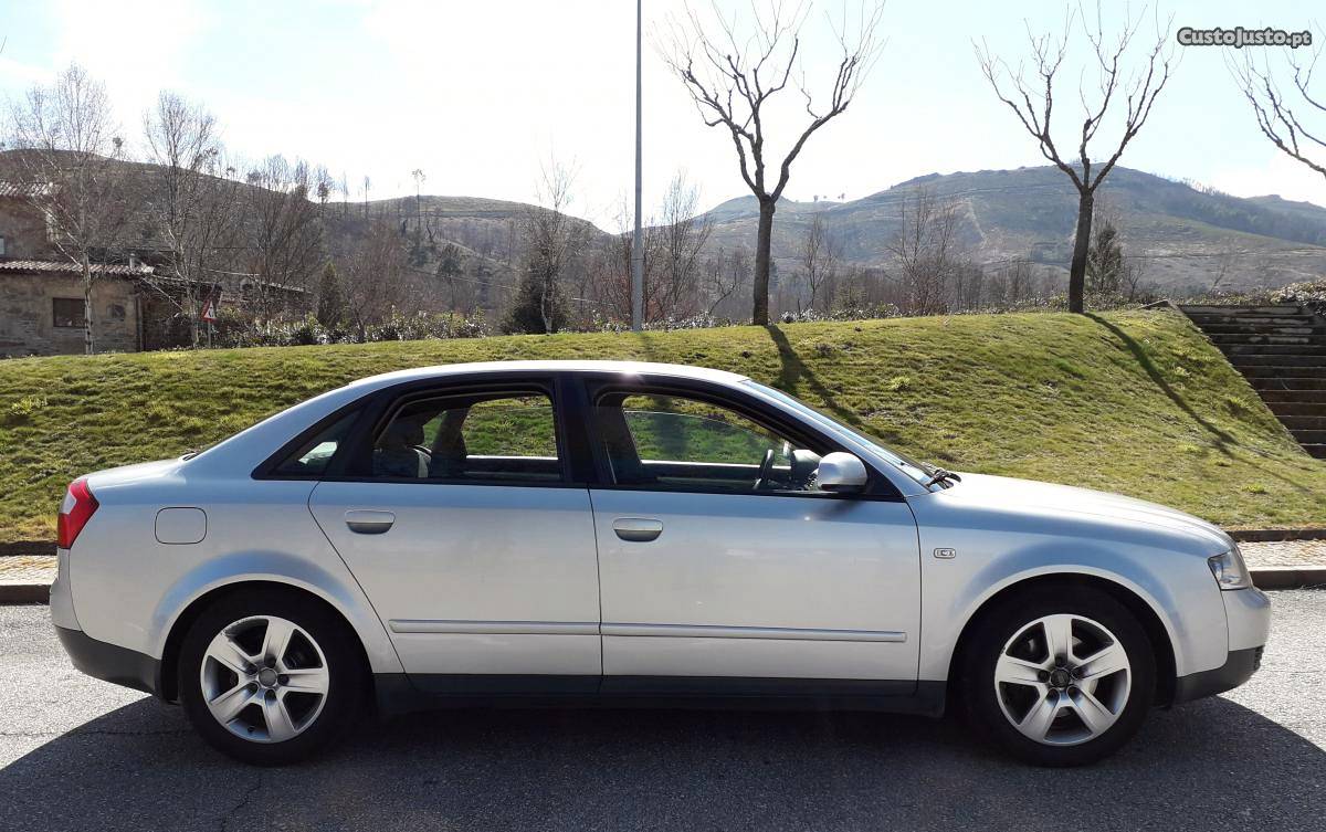 Audi A4 Sport Fevereiro/02 - à venda - Ligeiros