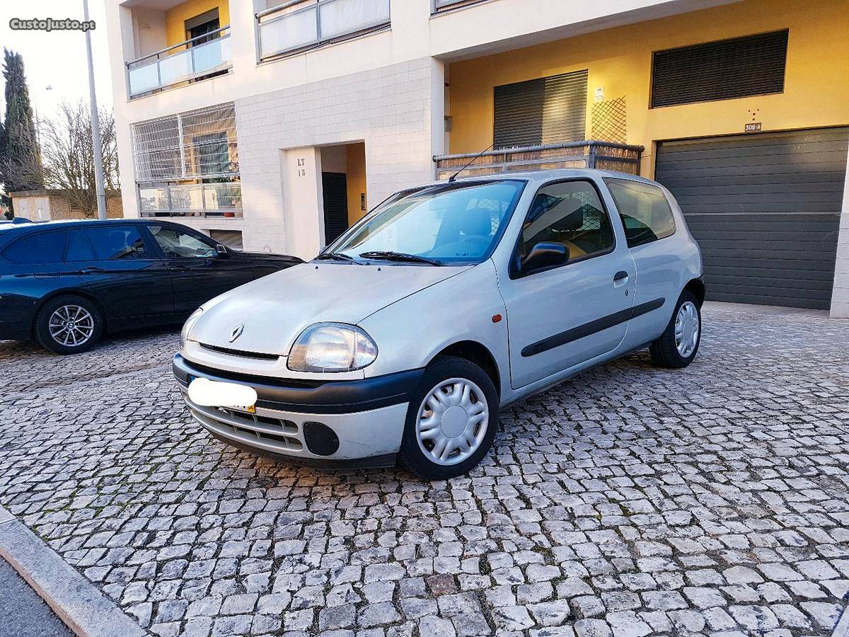 Renault Clio 1.9 D Abril/01 - à venda - Ligeiros