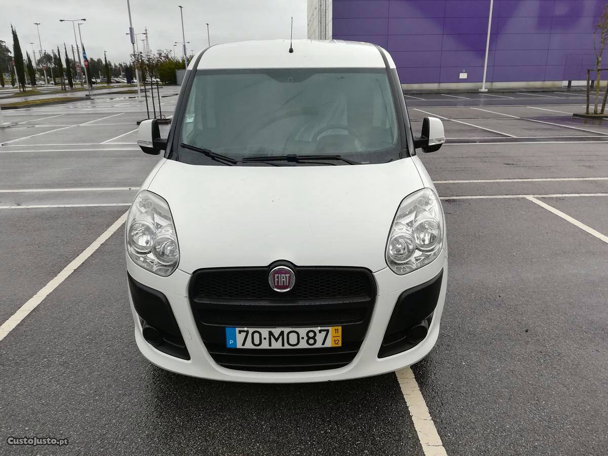 Fiat Doblo Maxi 1.6 Multijet AC Dezembro/11 - à venda -