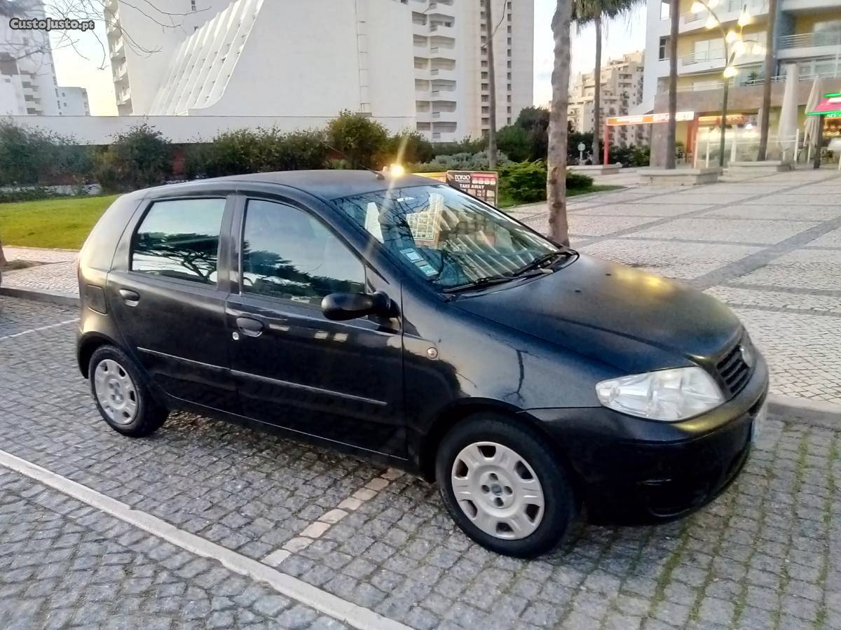 Fiat Punto 1.2 com A/C Novembro/04 - à venda - Ligeiros