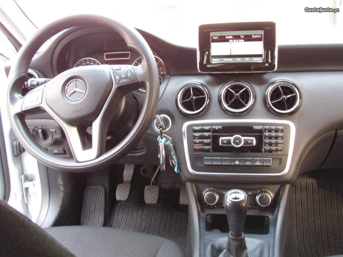 Mercedes-Benz A 200 Nac 136 cv C/GPS Dezembro/14 - à venda