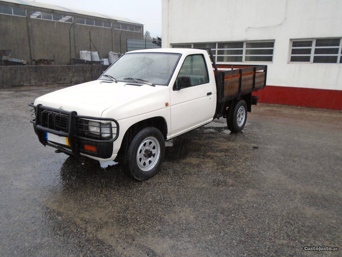 Nissan Pick Up 4x4 3 lugares Novembro/97 - à venda -