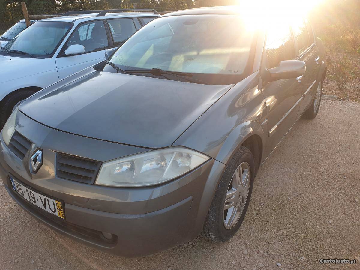 Renault Mégane Sedan Dezembro/03 - à venda - Ligeiros