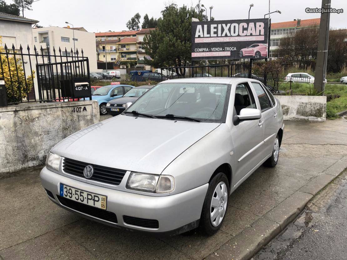 VW Polo v 95cv Maio/00 - à venda - Ligeiros