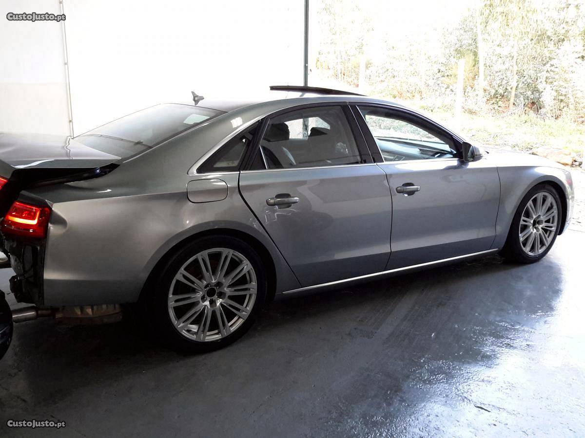 Audi A8 4.2 tdi sinistrado Novembro/11 - à venda - Ligeiros