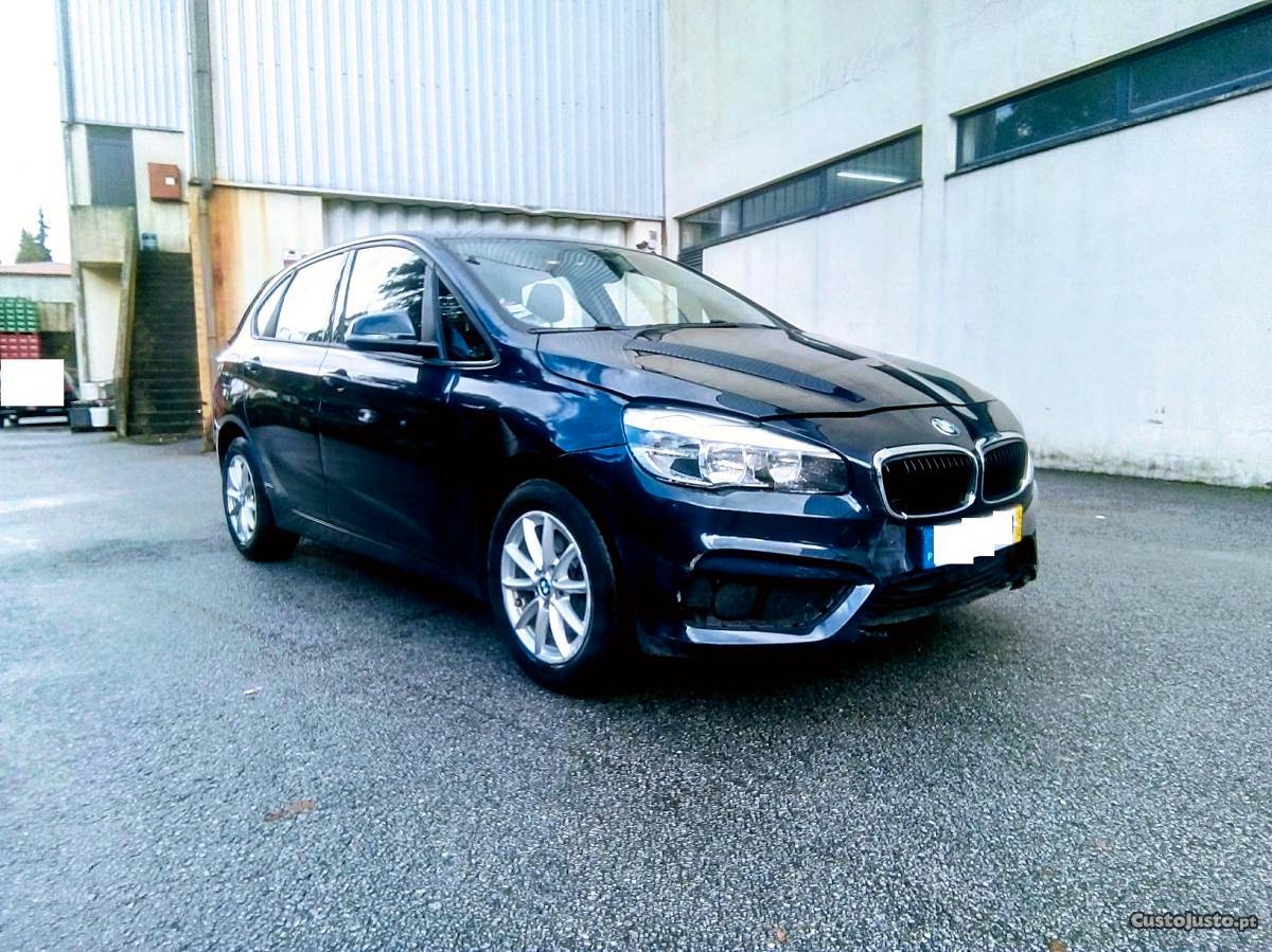 BMW 216 Active Tourer D sinistrado Dezembro/14 - à