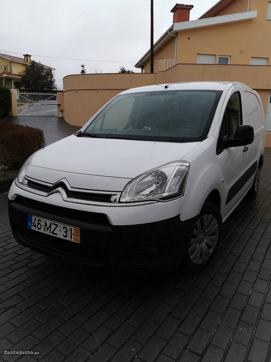 Citroën Berlingo 3 lugares Maio/12 - à venda - Comerciais