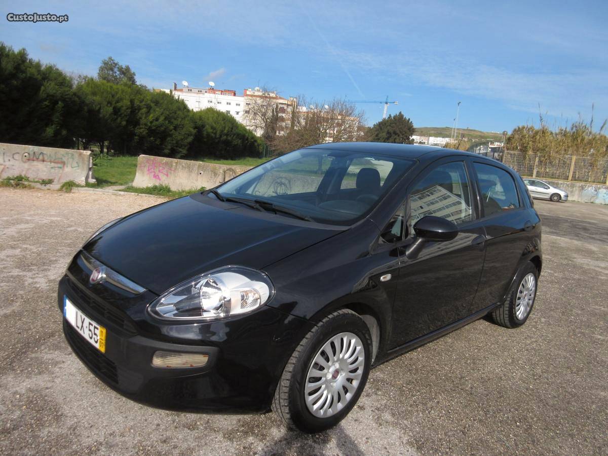 Fiat Punto 1.2 A/C 5 Portas Julho/11 - à venda - Ligeiros